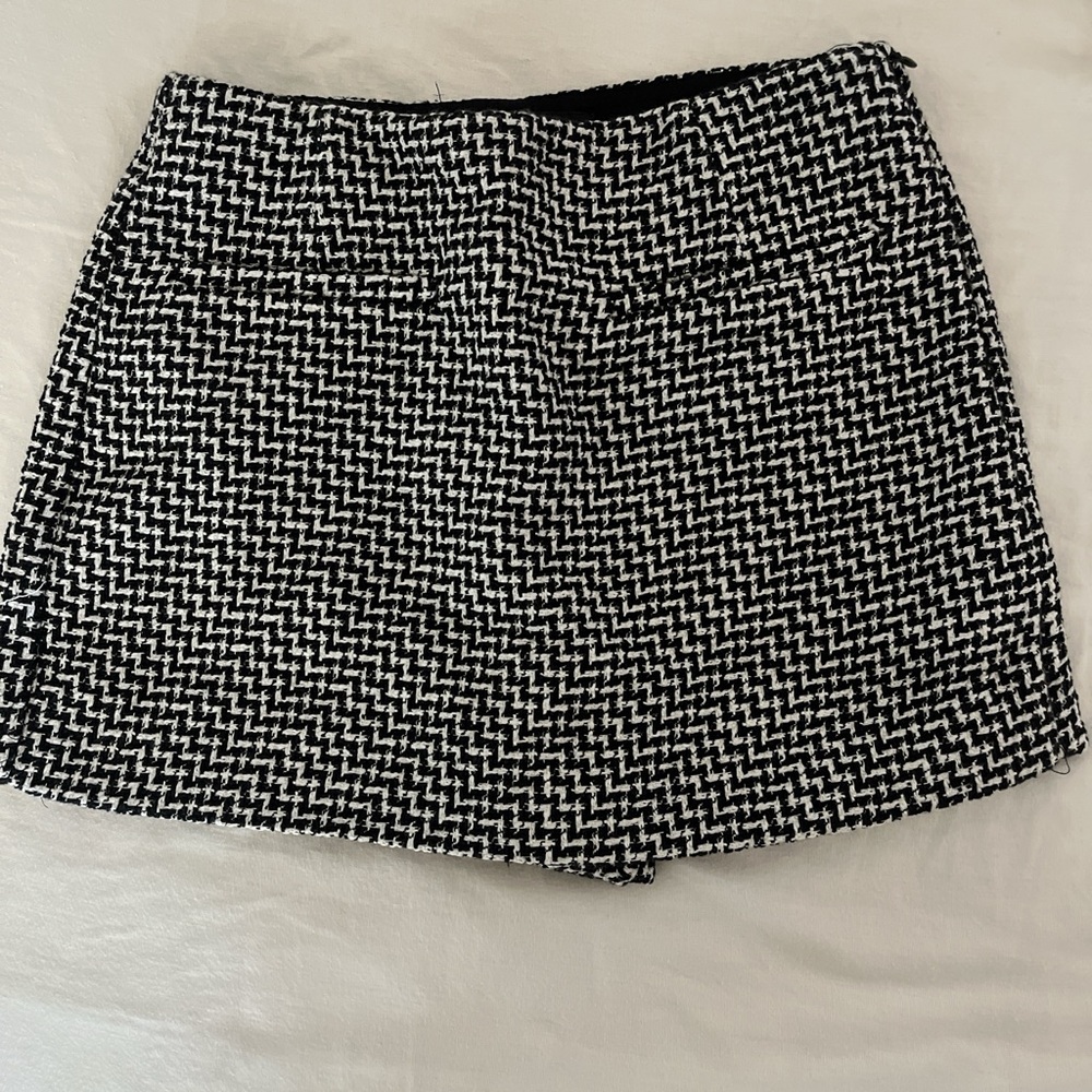ZARA XS Tweed Black and White Skort
